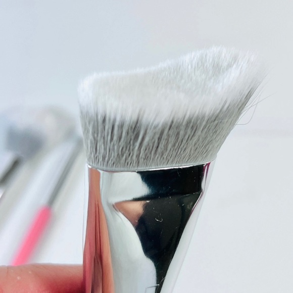 🌸LARUCE BEAUTY 3 Piece Contour Brush Set with @servicedbye Limited Edition🌸 - Picture 3 of 4